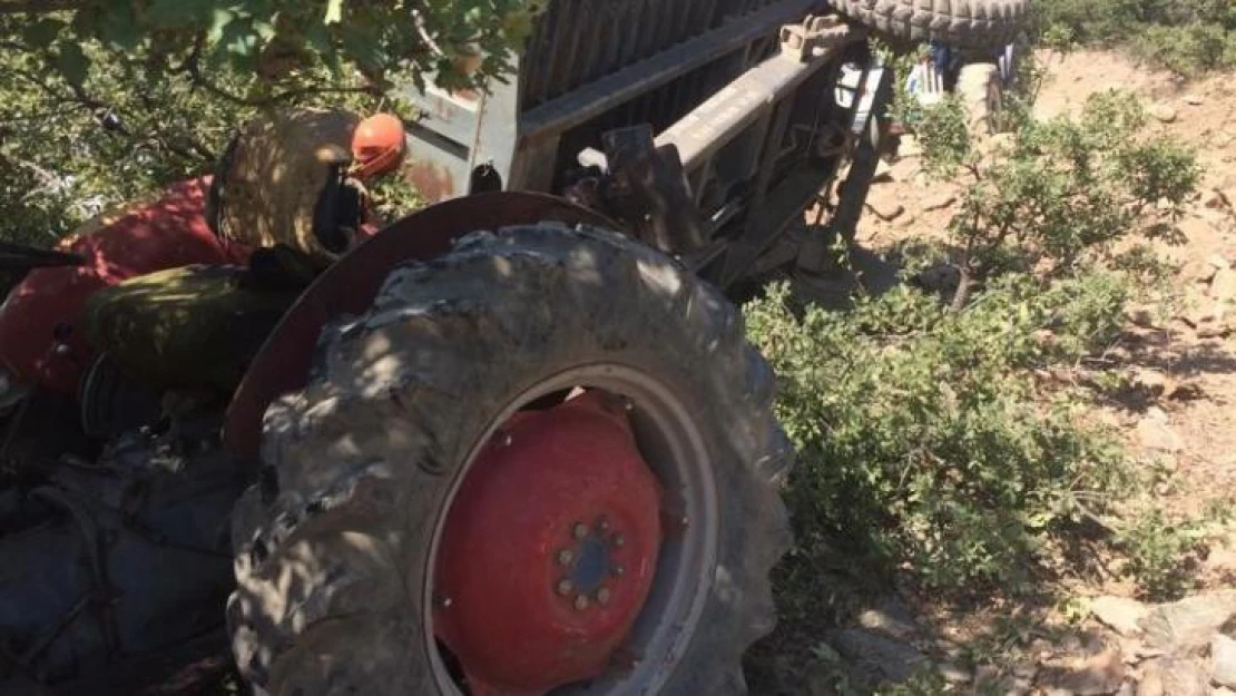 Traktörün devrilmesi sonucu ağır yaralan kadın hayatını kaybetti