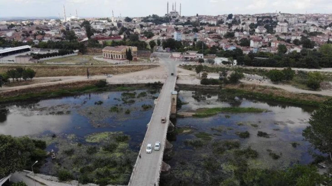 Tunca Nehri'nde debinin düşmesiyle adacıklar oluştu