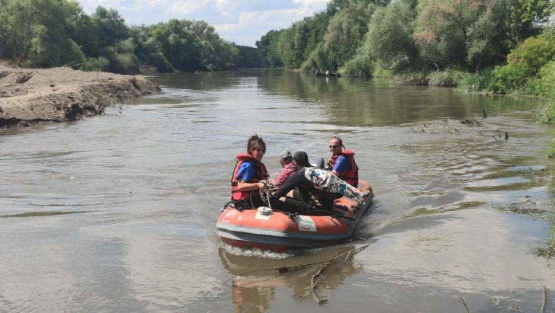 Tunca Nehri'nde mahsur kalan 2 kişiyi AFAD bot ile kurtardı