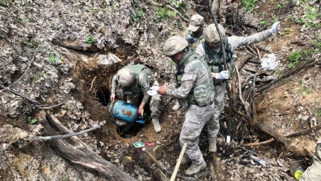 Tunceli'de 4 sığınak içerisinde mühimmat ve yaşam malzemeleri ele geçirildi