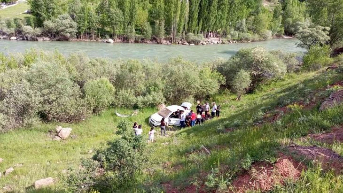 Tunceli'de otomobil şarampole yuvarlandı: 4 yaralı