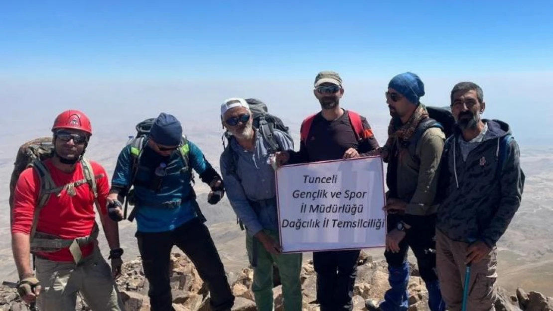 Tuncelili dağcılar Süphan'a tırmandı