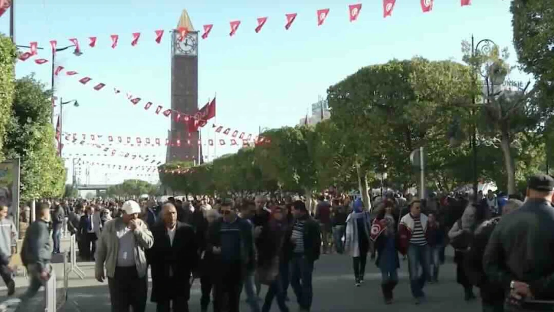 Tunus'ta 20 bin sözleşmeli öğretmen grevde