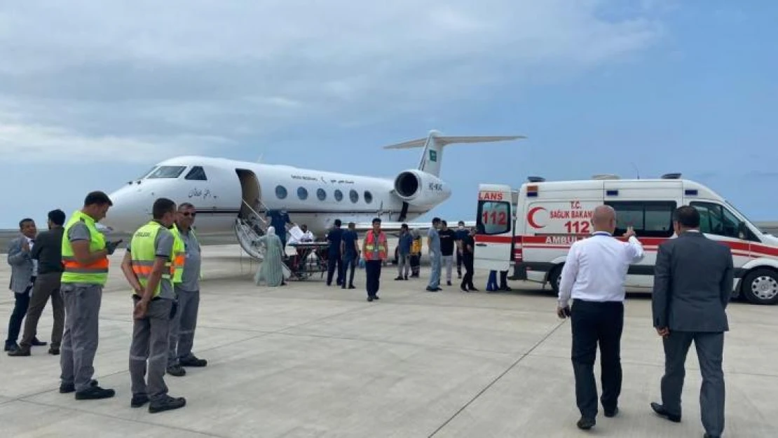 Tur minibüsü kazasında yaralanan Arap turistler ambulans uçakla Suudi Arabistan'a gönderildi