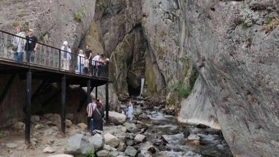 Turistler bu şelaleyi görmeden şehirden ayrılmıyor