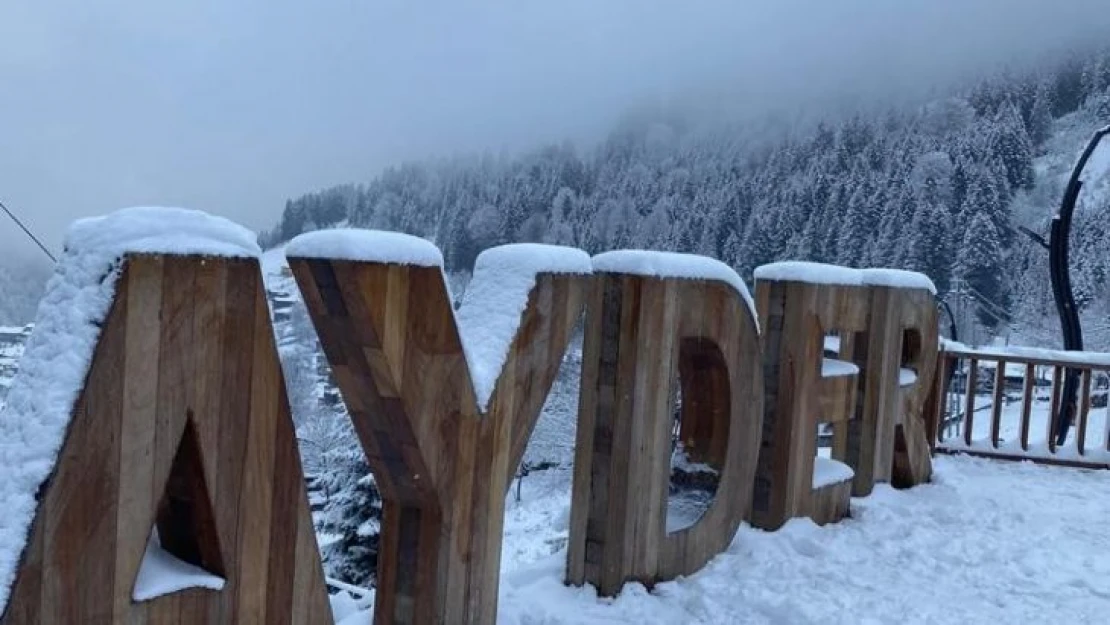 Turizm merkezi Ayder'den Nisan ayında kar manzaraları