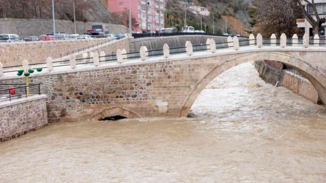 Türkiye'nin en hızlı akan çayında artan su seviyesi korkutuyor