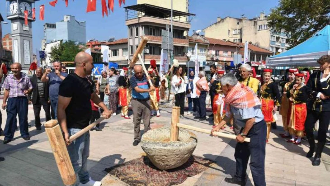 Türkiye'nin tek uluslararası halı şenliği başladı