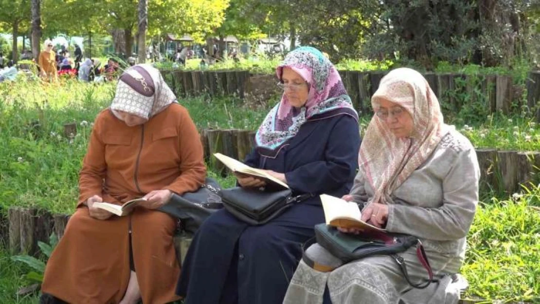 Tuzla'da iyilik şampiyonasında 300 öğrenci aynı anda kitap okudu