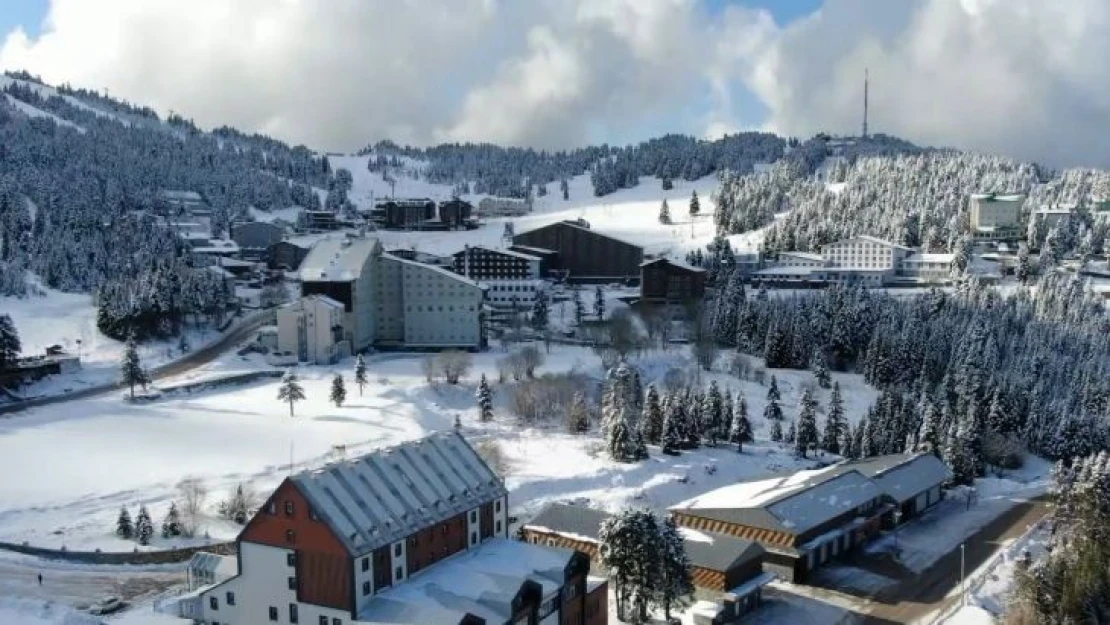 Uludağ'da kar keyfi yaşamak için iglo ve kütük evler misafirlerini bekliyor