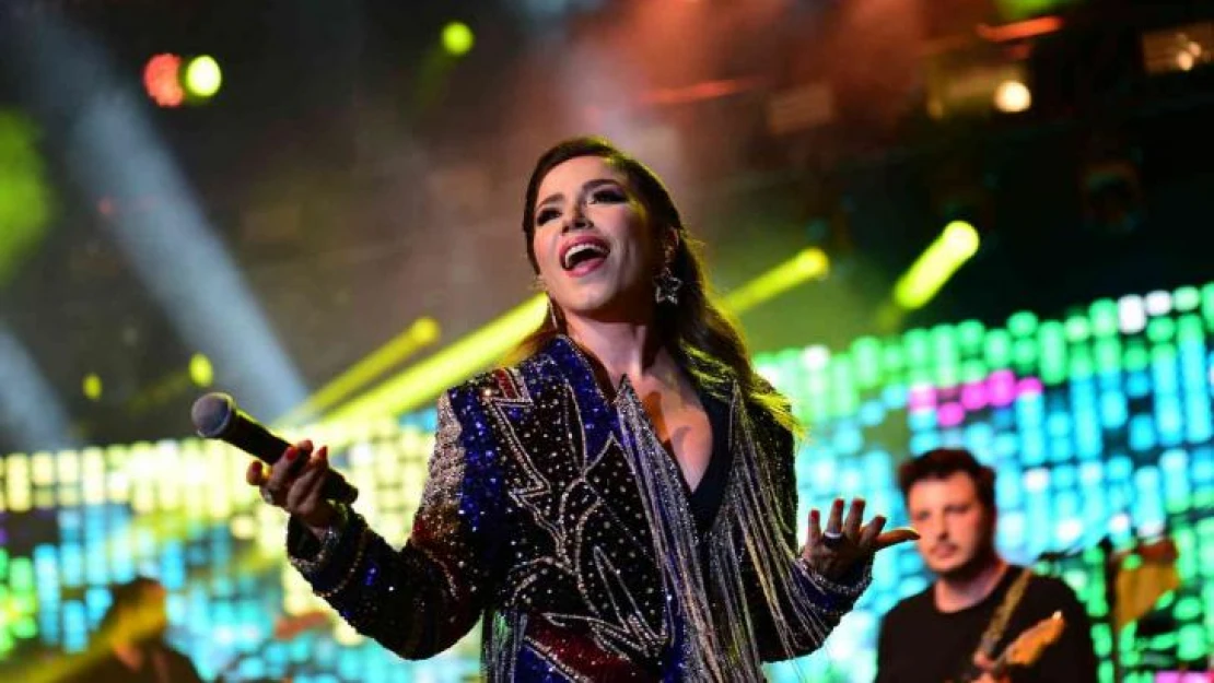 Uluslararası Bursa Festivali'inde Selami Şahin ve Burcu Güneş sahne aldı