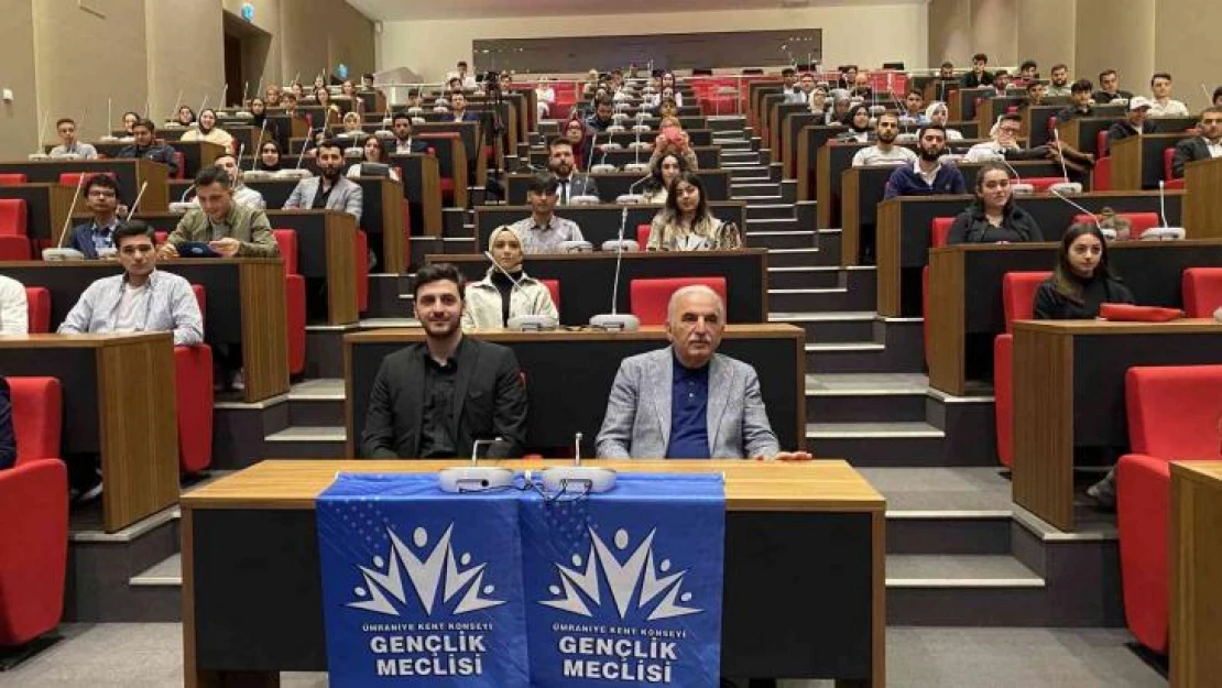 Ümraniye'de gençler meclis koltuğuna oturdu