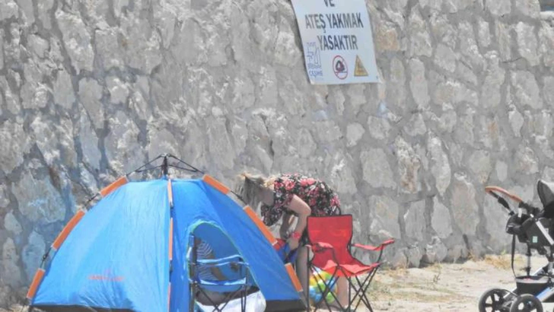 Ünlü tatil merkezi Çeşme'de kamusal alanlarda çadır yasağı