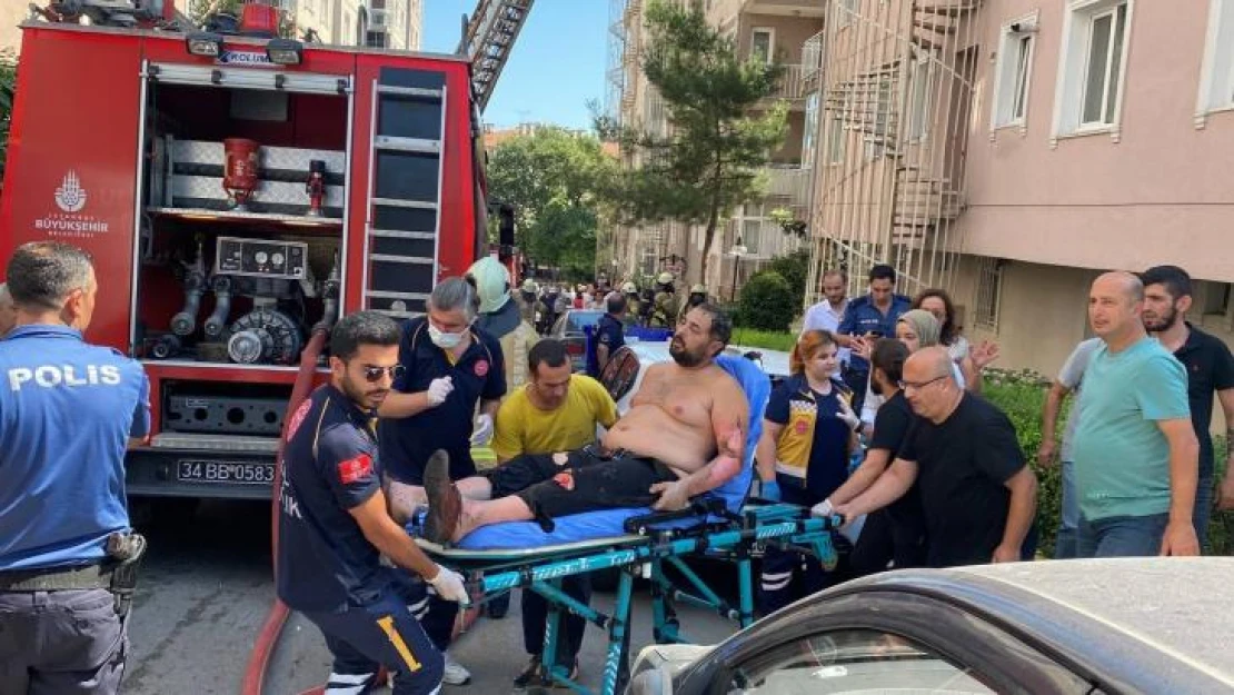 Üsküdar'da bir apartman dairesinde doğalgaz patlaması meydana geldi. Olay yerine itfaiye ve sağlık ekipleri sevk edildi.