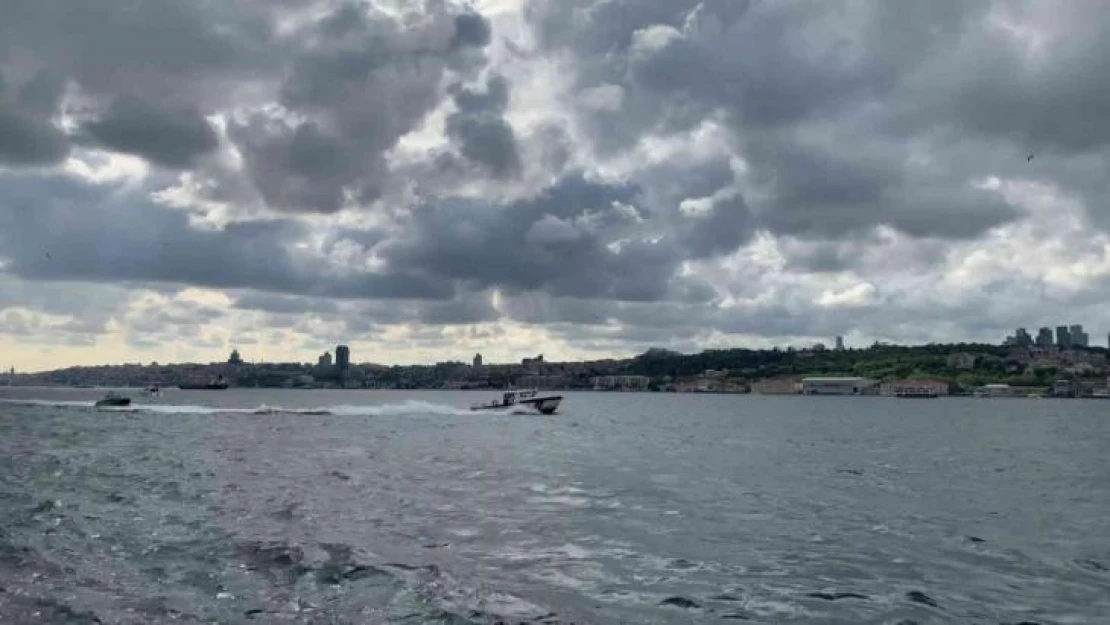 Üsküdar'da fotoğraf çekerken denize düşen genç akıntıda kayboldu