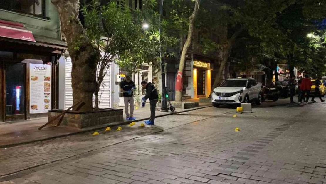 Üsküdar'da husumetli 2 grup birbirlerine kurşun yağdırdı: 2 yaralı