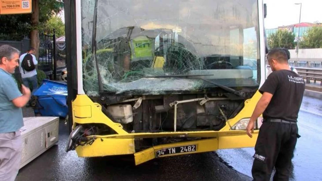 Üsküdar'da İETT otobüsü kaza yaptı, otobüsün boş olması faciayı önledi