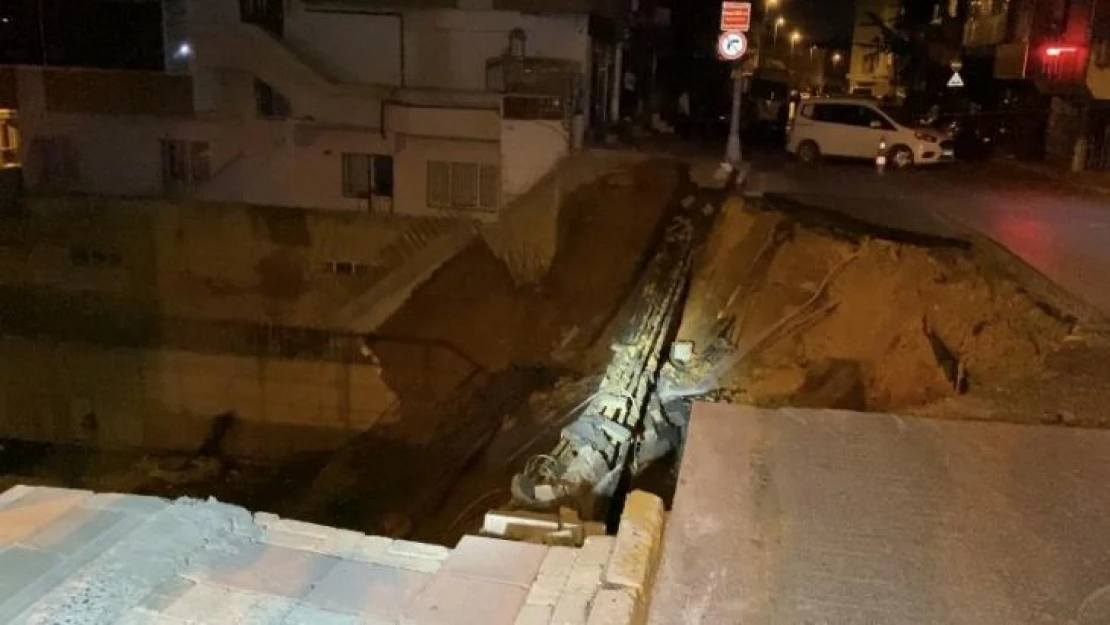 Üsküdar'da inşaat alanında çökme: 3 bina tahliye edildi