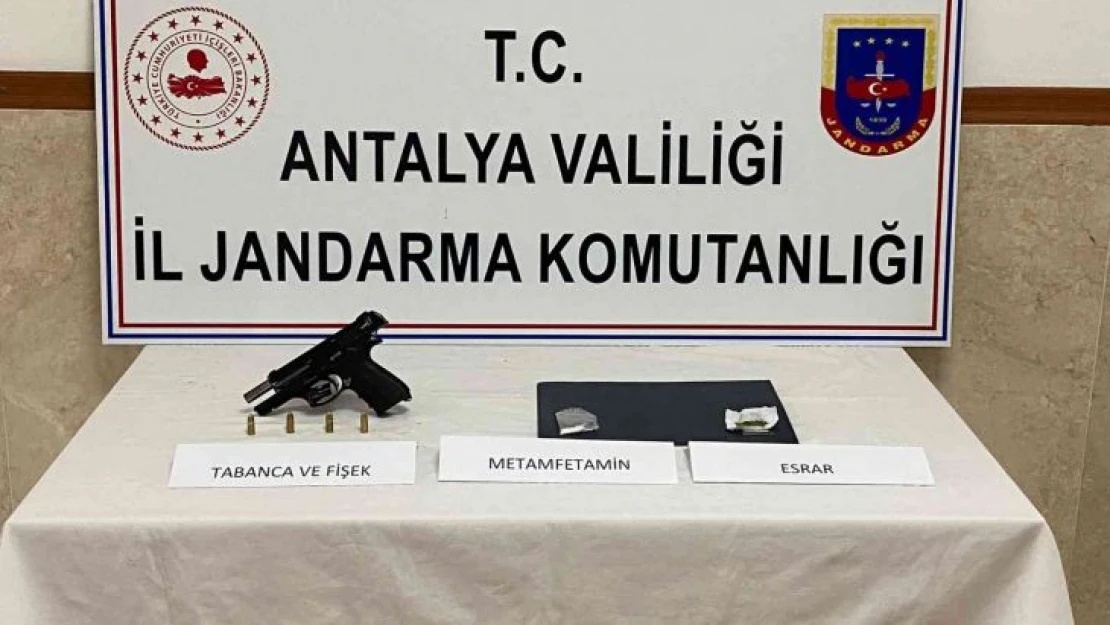 Uyuşturucu madde kullanan şahıs tabancayla yakalandı