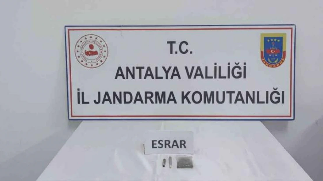 Uyuşturucu sakız kutusundan çıktı