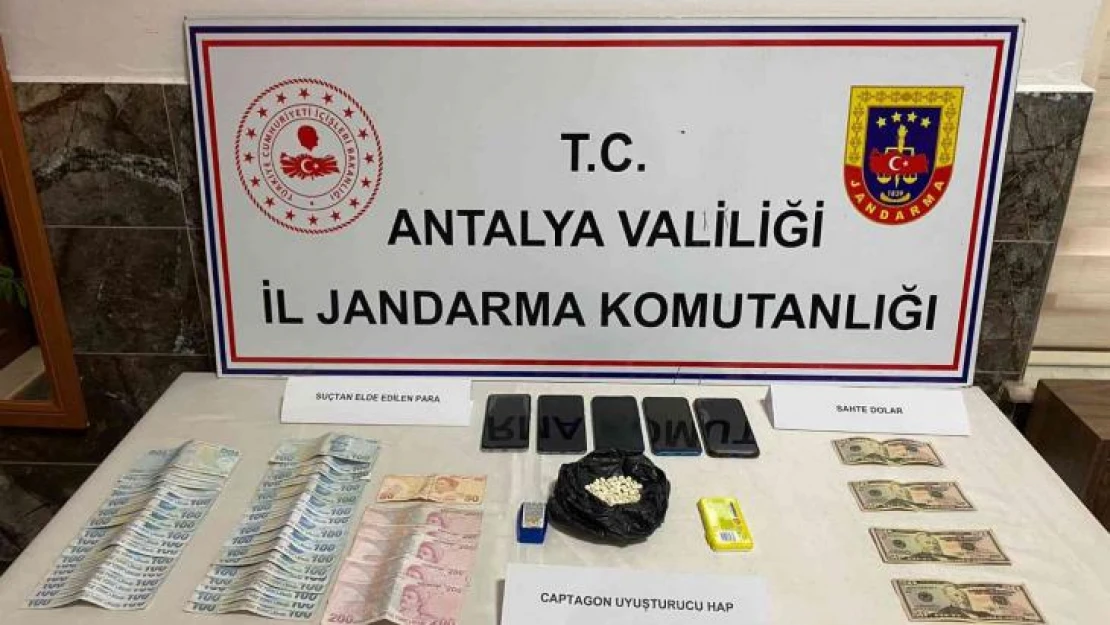 Uyuşturucu satıcıları jandarmadan kaçamadı