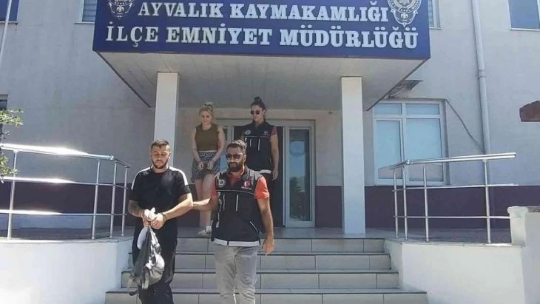 Uyuşturucu satıcısı nişanlı çift, Ayvalık polisinden kaçamadı