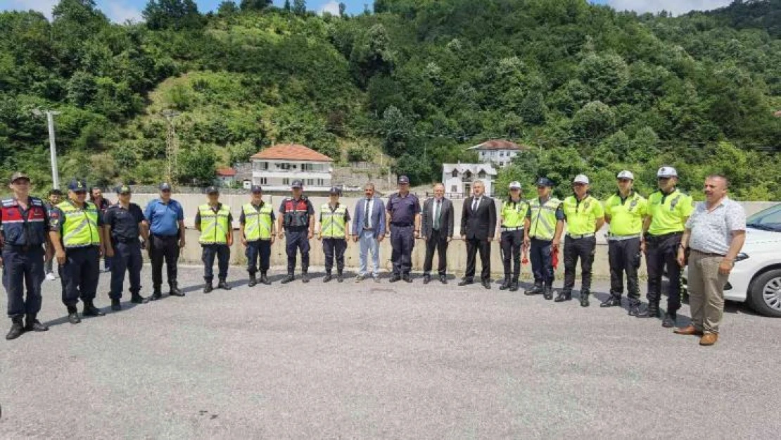 Vali Mustafa Tutulmaz uygulama noktasında vatandaşların bayramını kutladı