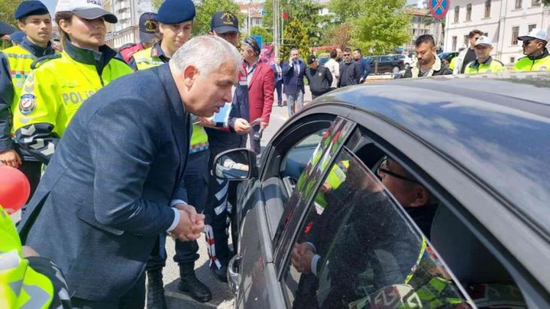 Vali Yıldırım: 'Yayaysak her yerde yollara atlamayacağız'