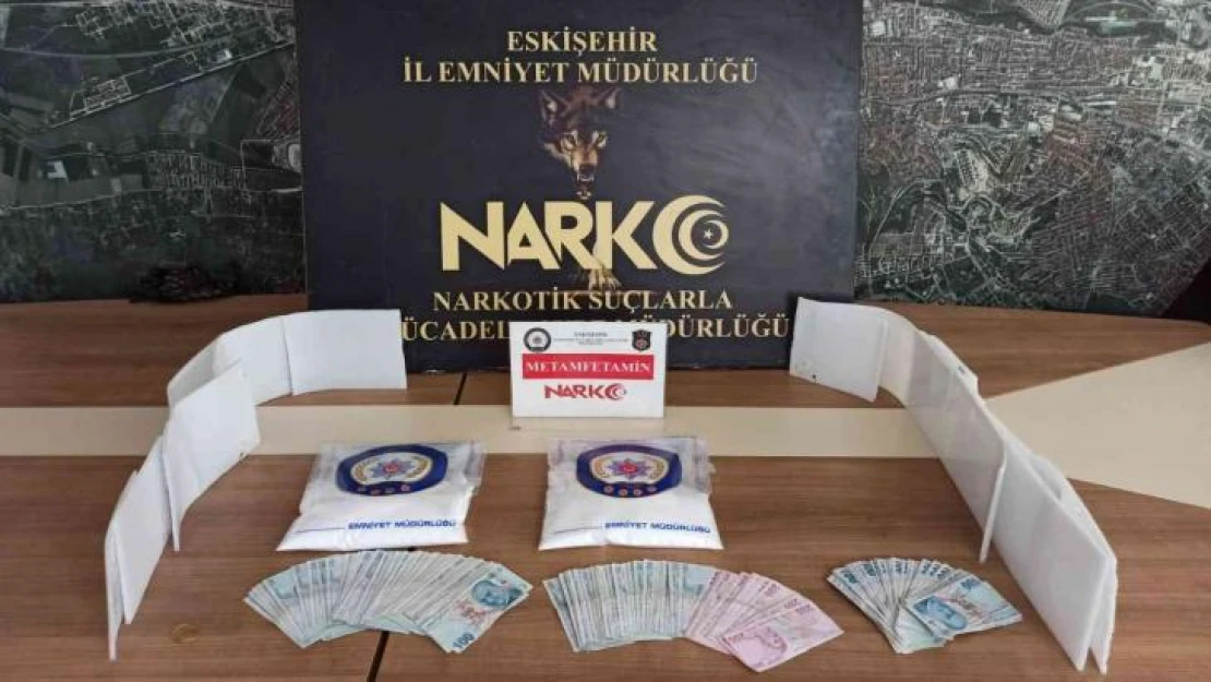 Valizin etrafına saklanan 2,6 kilogram metamfetamin ele geçirildi