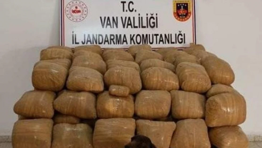 Van'da 21 çuvalda 700 kilogram esrar ele geçirildi