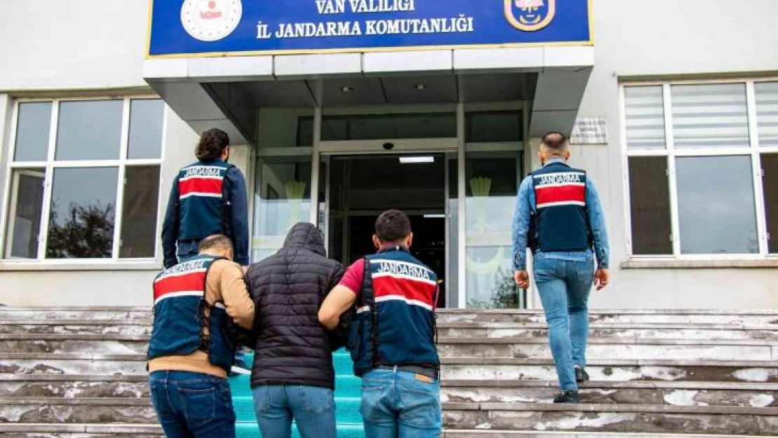 Van'da kaçakçılık operasyonundan iki kişi tutuklandı