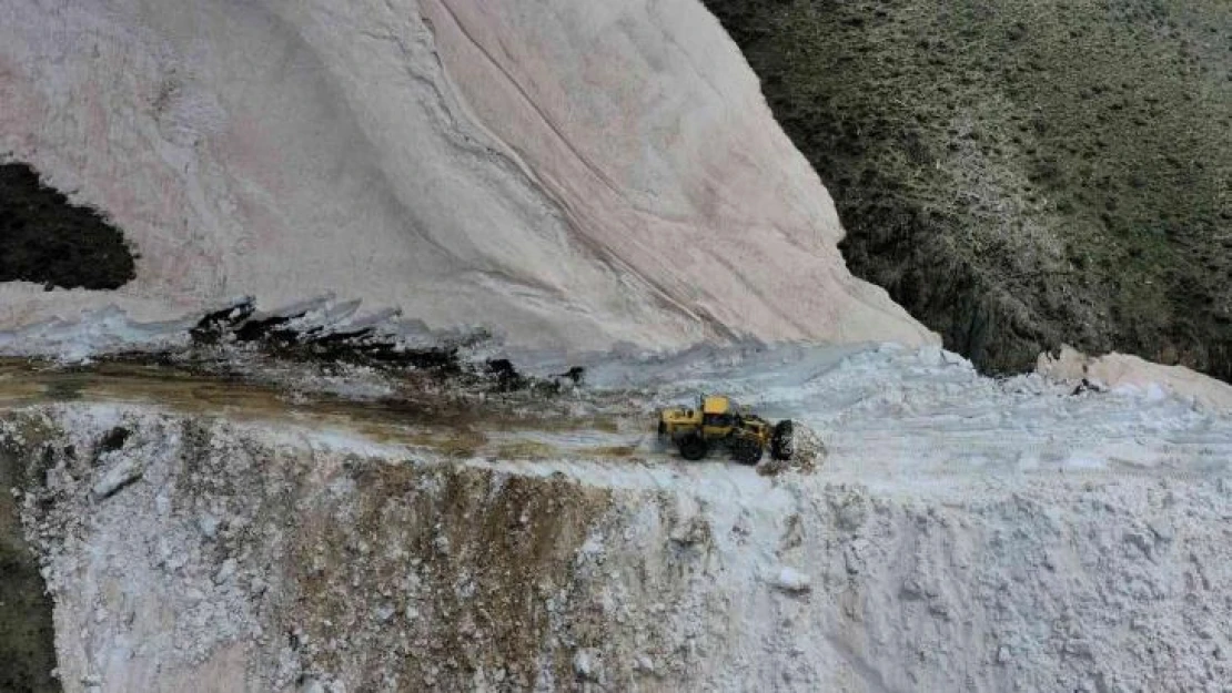 Van'da mayıs ayında karla mücadele mesaisi