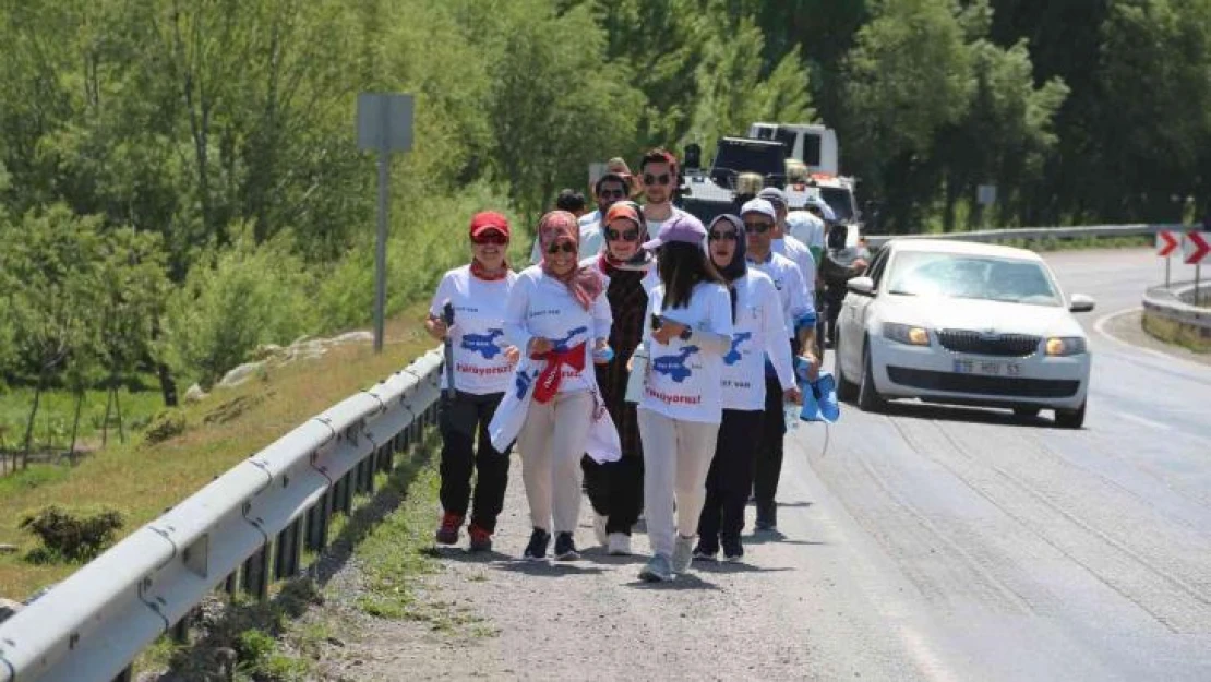 Van Gölü için yürüyen kadınlar Tatvan'a ulaştı