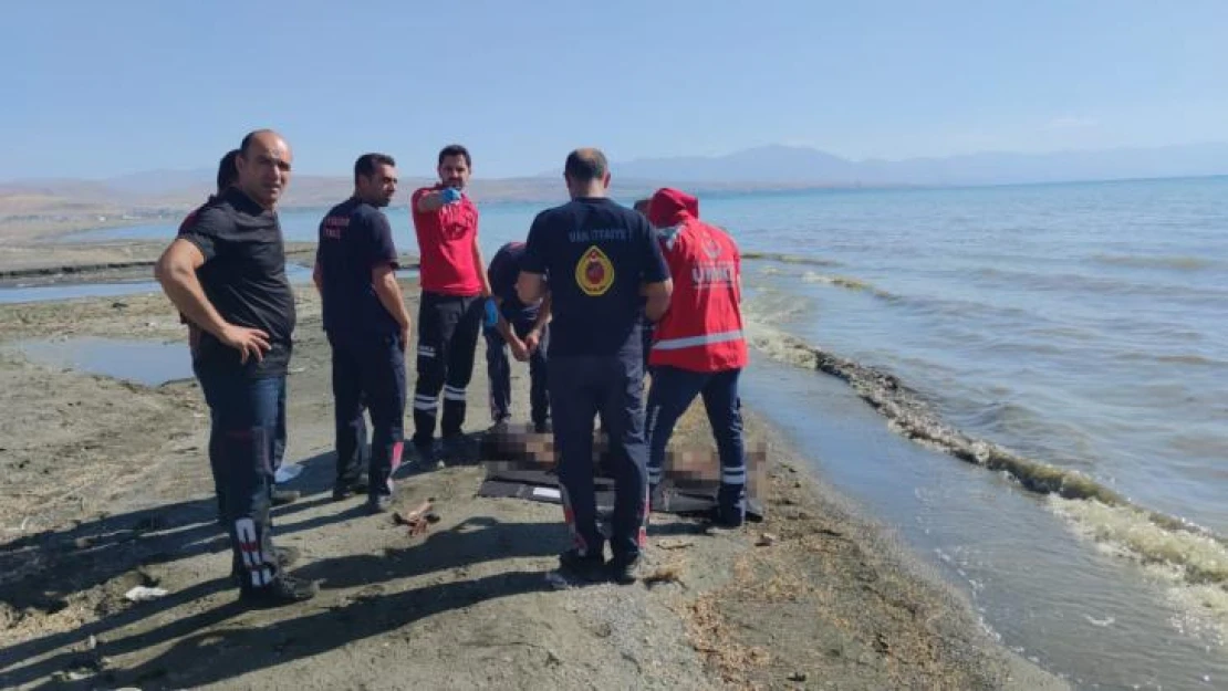 Van Gölü'ne giren çocuklardan 2'sinin cansız bedeni bulundu