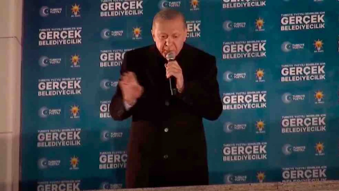 Seçim sonrası Erdoğan balkonda:  31 Mart bizim için dönüm noktası
