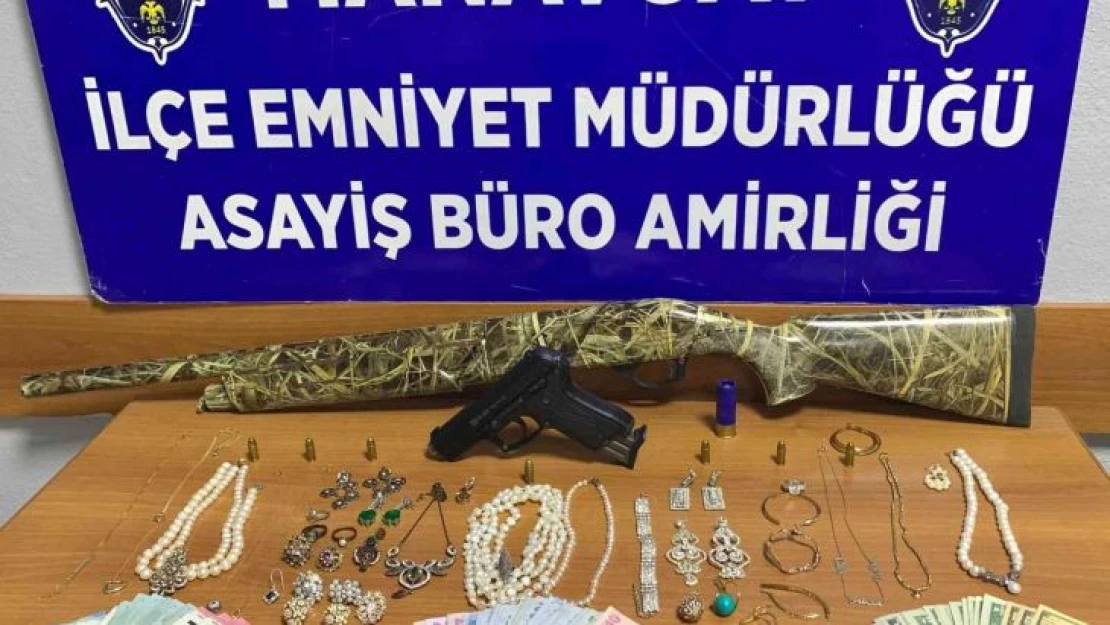 Villadan 340 bin TL'lik soygun yapan şüpheliler 24 saat geçmeden yakalandı