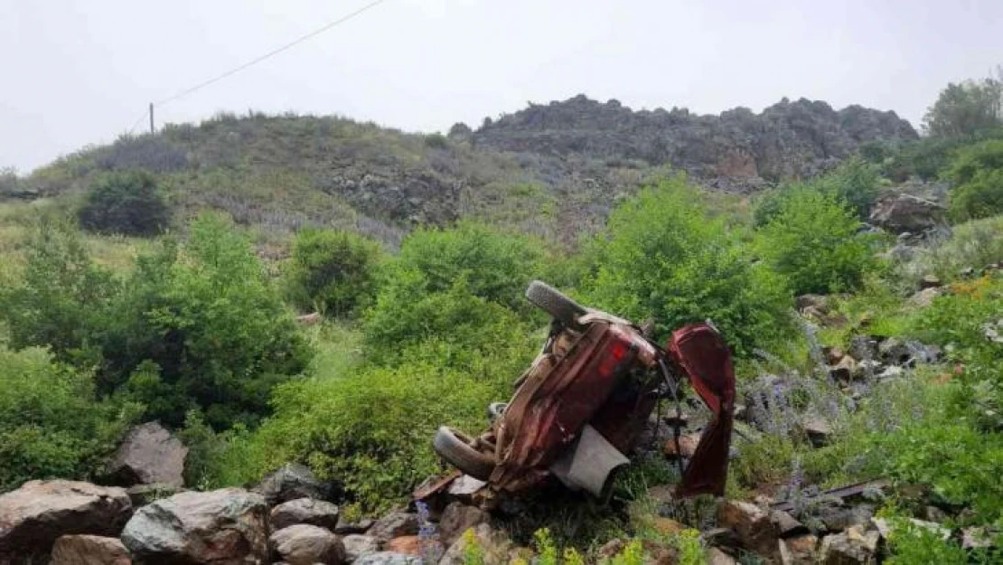 Viraja hızlı giren otomobil 80 metrelik uçuruma yuvarlandı: 1 ölü