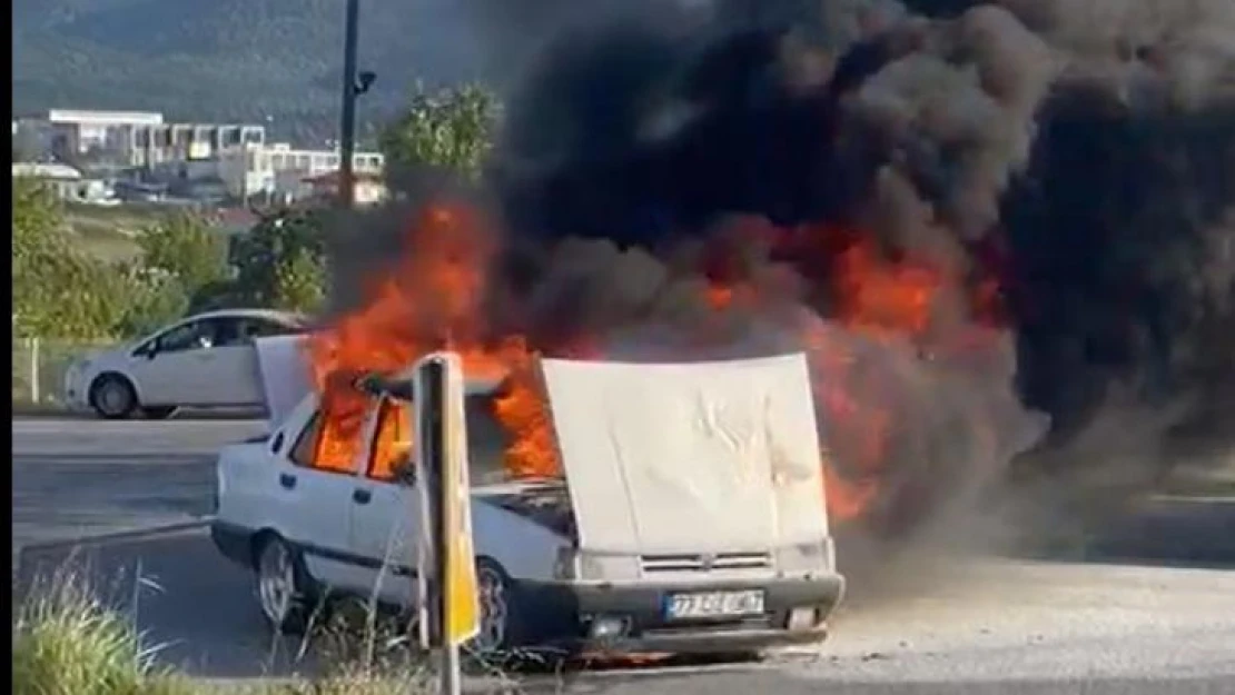 Yalova'da akaryakıt istasyonunda otomobil alev aldı