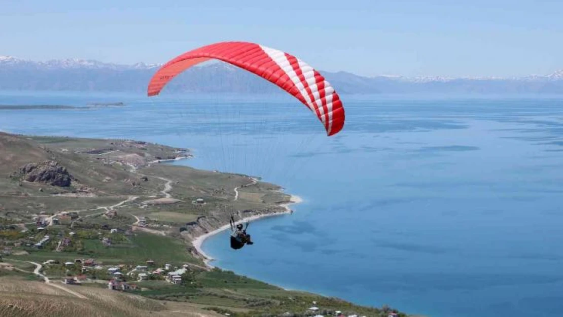 Yamaç Paraşütü Hedef Şampiyonası antrenman uçuşlarıyla başladı