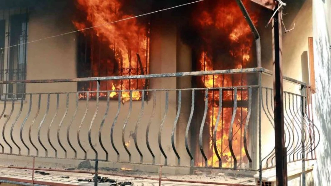 Yangında evi küle dönen yeni evli çift, gözyaşlarına boğuldu