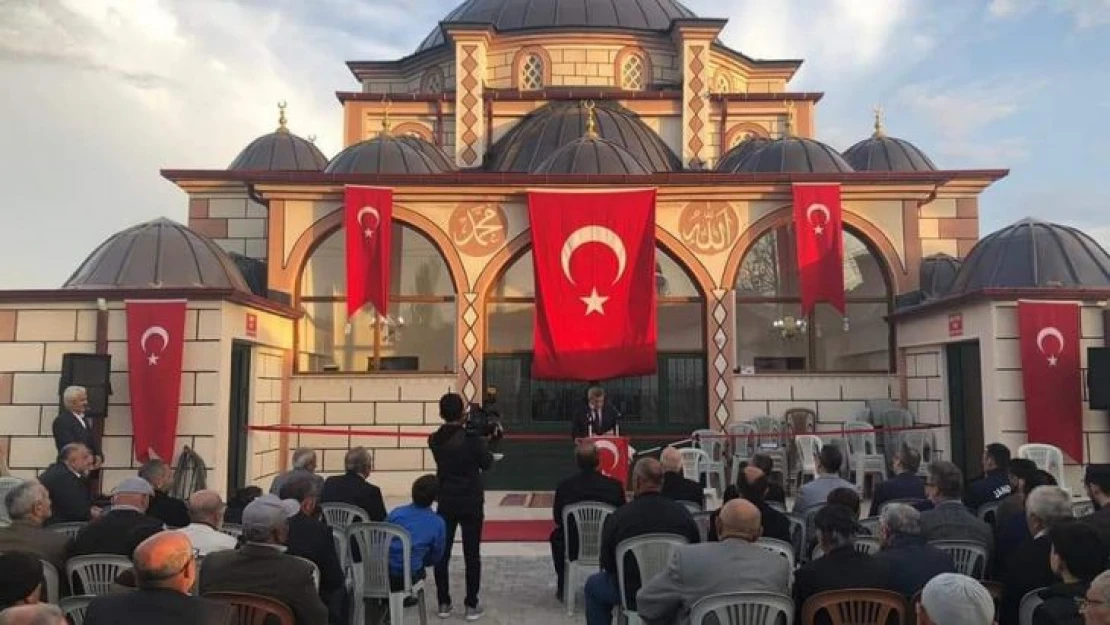 Yapımı 12 yıl süren köy cami ibadete açıldı