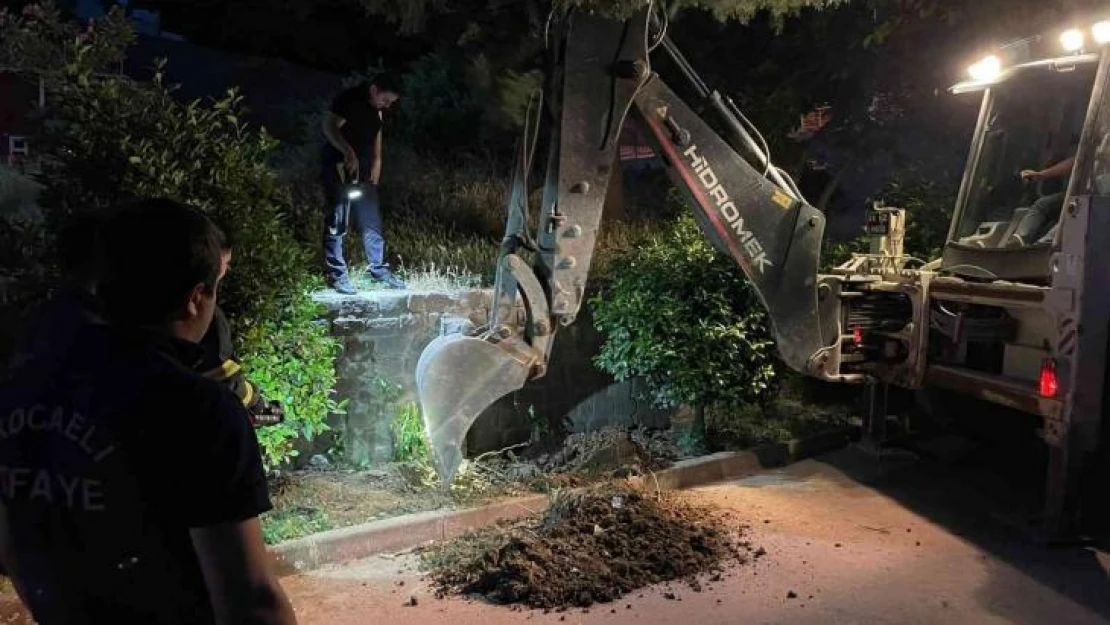 Yavru kedi gider borusunda sıkıştı, ekipler seferber oldu