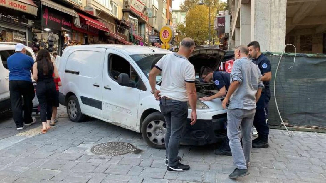 Yavru kediye çifte kurtarma operasyonu