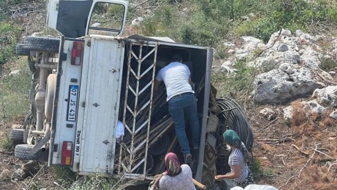 Yaylaya giden kamyonet şarampole yuvarlandı: 1 yaralı