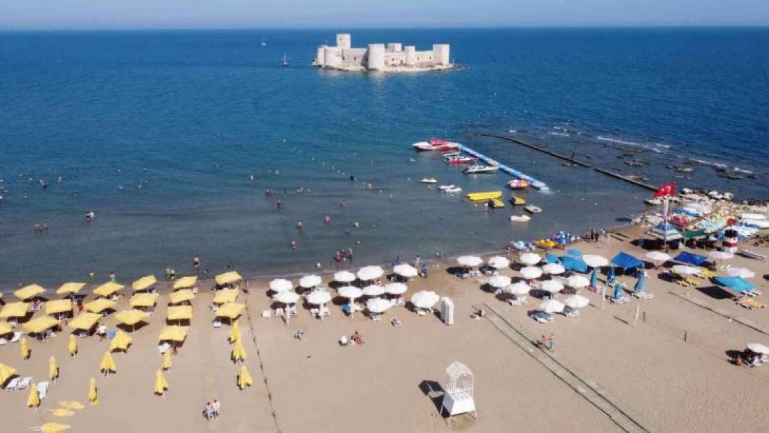 Yaz tatili başladı, turizmin merkezi Kızkalesi'nde yoğunluk arttı