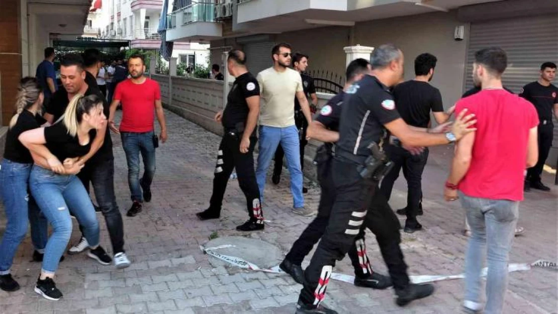 Yeğenlerini ve kardeşini rehin aldı, linç edilmekten polis kurtardı