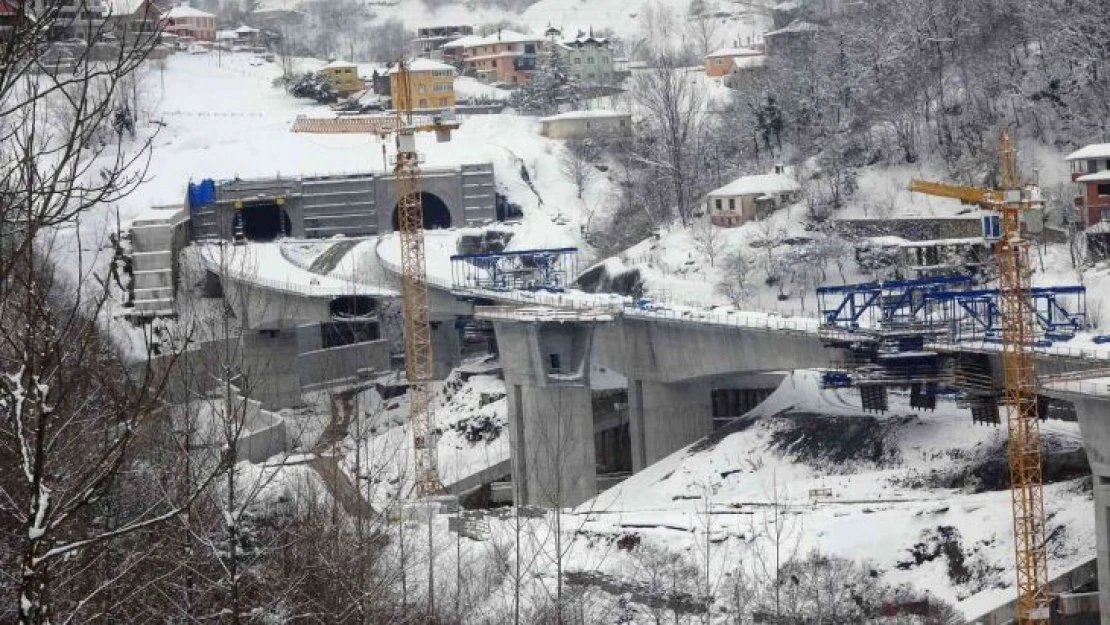 Yeni Zigana Tüneli inşaatında kara kışa rağmen çalışmalar tüm hızı ile devam ediyor