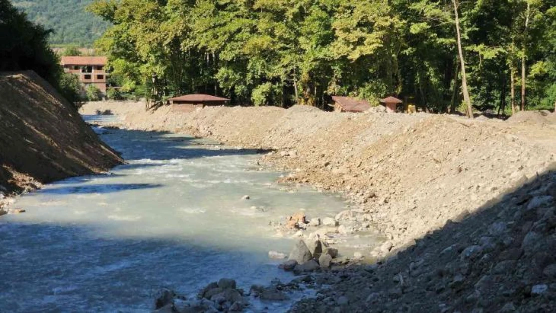 Yenice'de sel sonrası yenileme çalışmaları devam ediyor