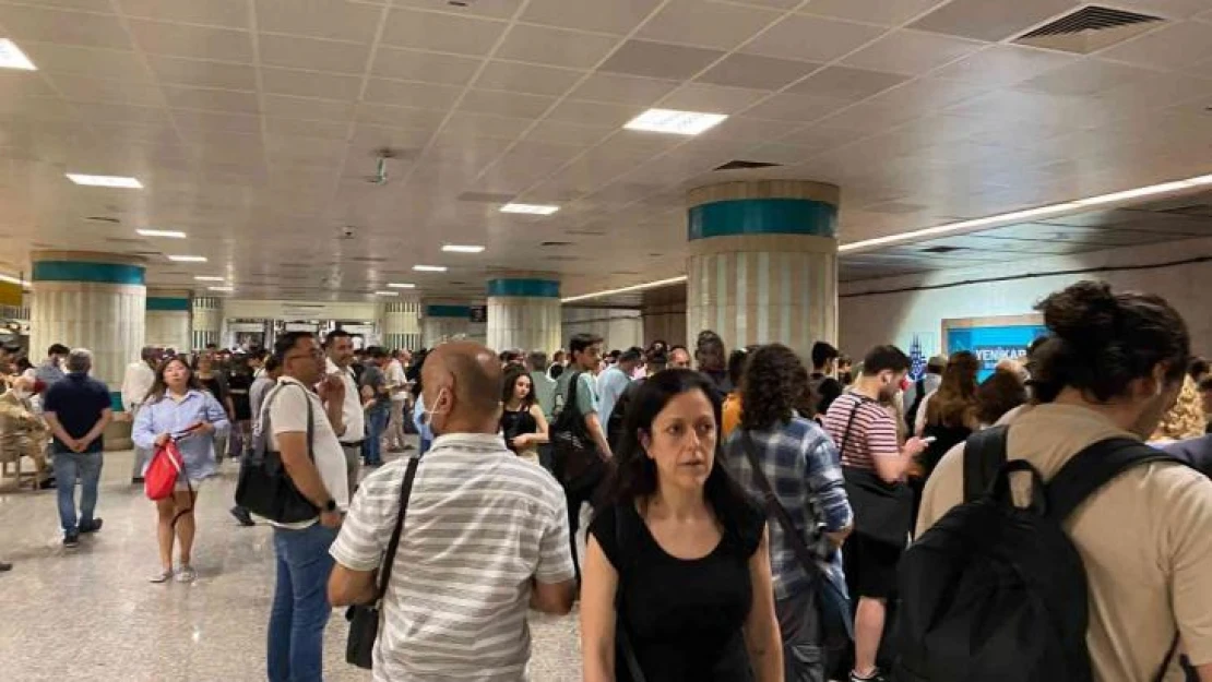 Yenikapı'da metro arızalandı, vatandaş isyan etti