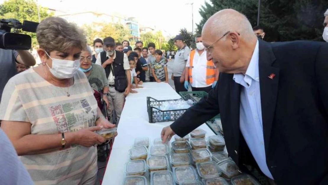 Yenimahalle Belediye Başkanı Fethi Yaşar'dan Yenimahallelilere aşure ikramı